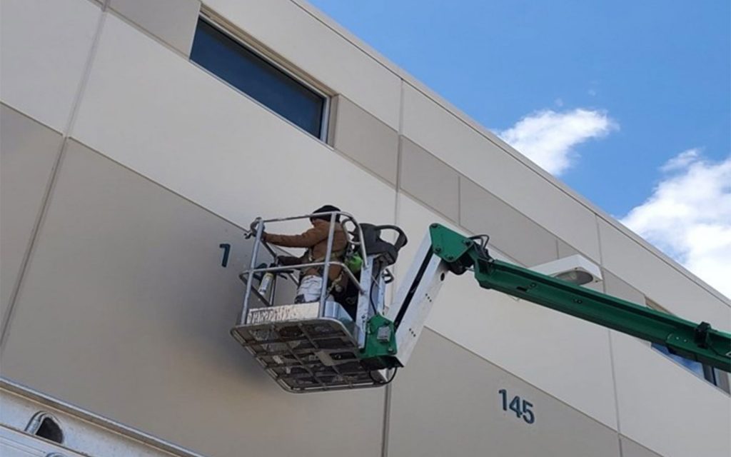 Commercial Painting Contractor using high elevation boom